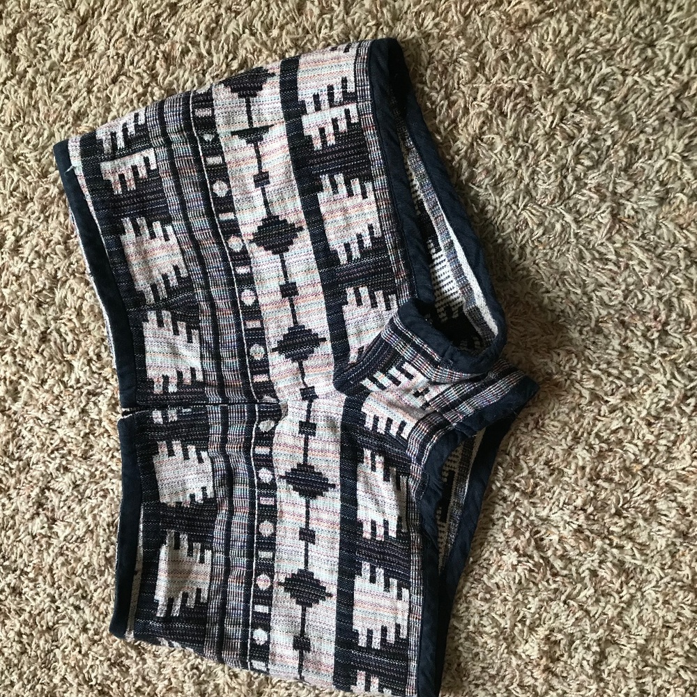 Navy accents, knit shorts